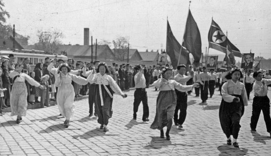 Koreaiak a május 1-i felvonuláson 1950-ben 