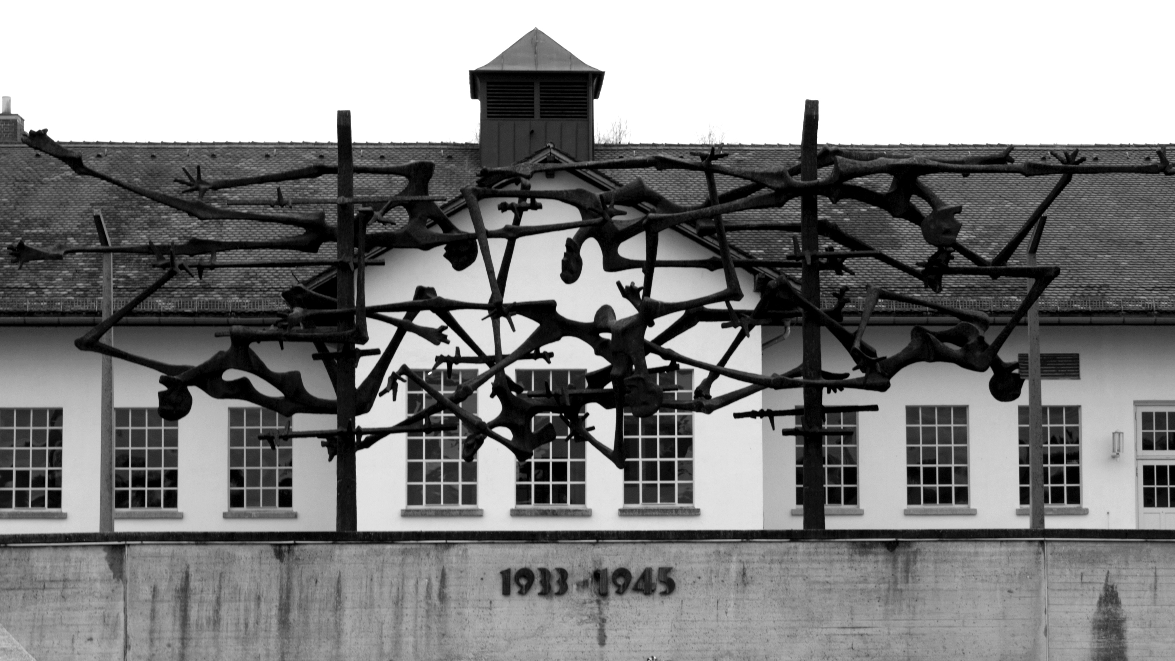 „Mondd, te hiszel a marhavagon utáni életben?” – 90 éve hozták létre Dachaut, az első koncentrációs tábort