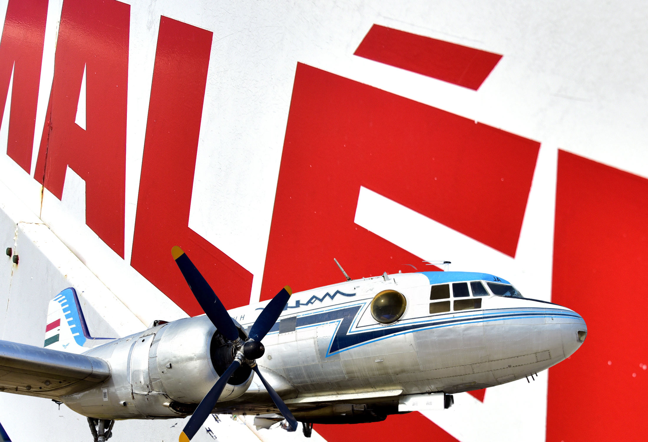 Lúd a kalaptartón, pezsgő a felhők felett – Ilyen volt a magyar légiközlekedés...