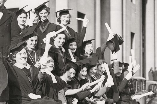 Végzős egyetemista nők Dublinban, 1930 k.