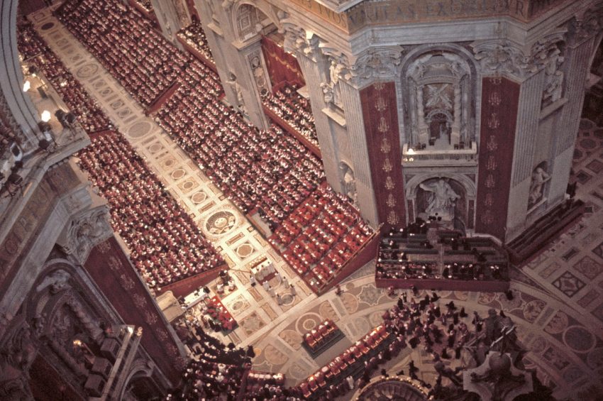 Bíborosok gyűlése Rómában, a Szent Péter-bazilikában