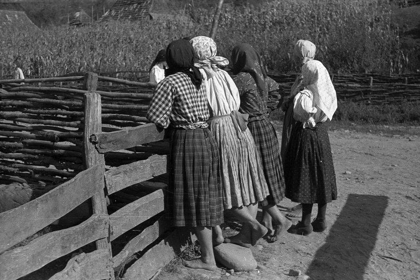 Szatmári románok népviseletben,1939, Fortepan