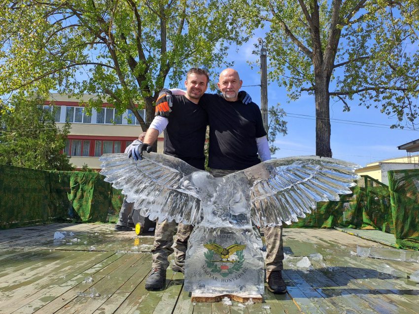 István Gáborecz with an eagle carved from ice