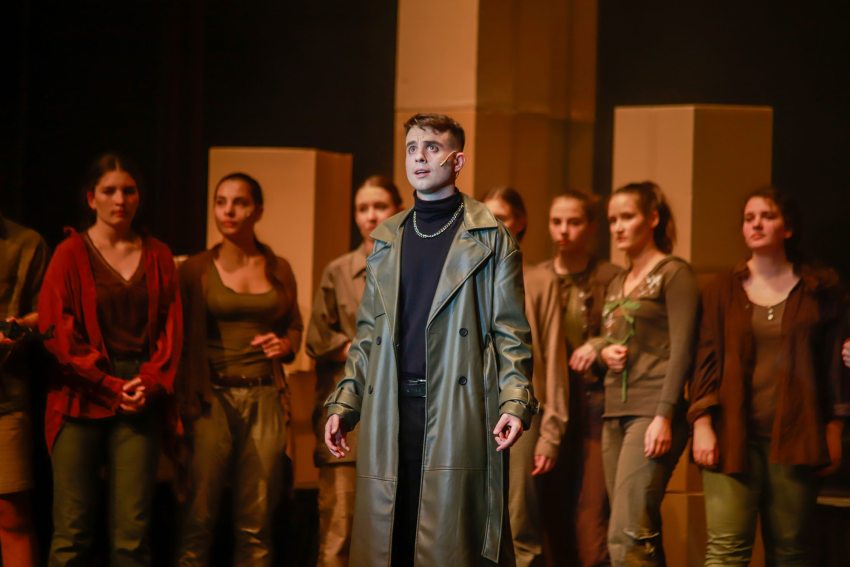 Valahol Európában musical a Városmajori Plébánia Társulata előadásában