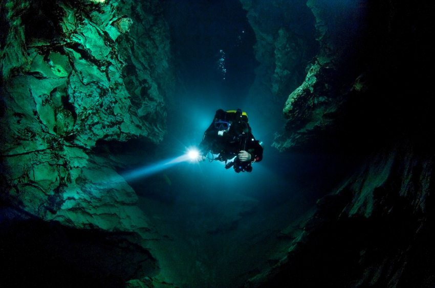 János Molnár Cave with a diver inside