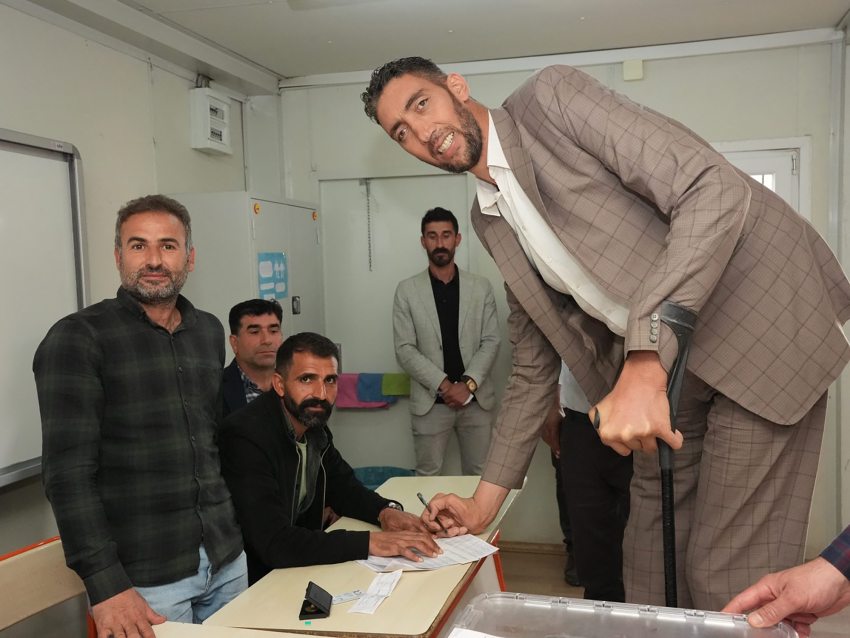 Sultan Kösen a világ legmagasabb férfija