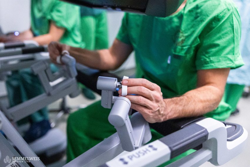 Semmelweis Klinika robotkar