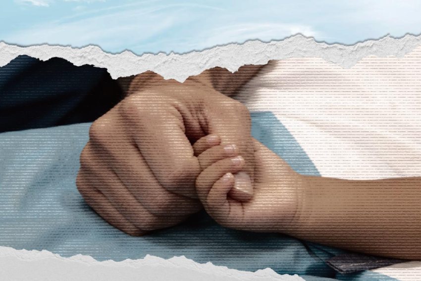 felnőtt és gyermek keze