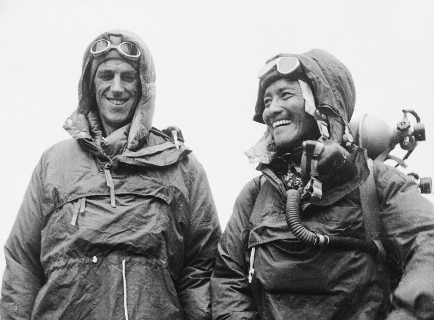 Sir Edmund Hillary (balról) - fotó: profimedia