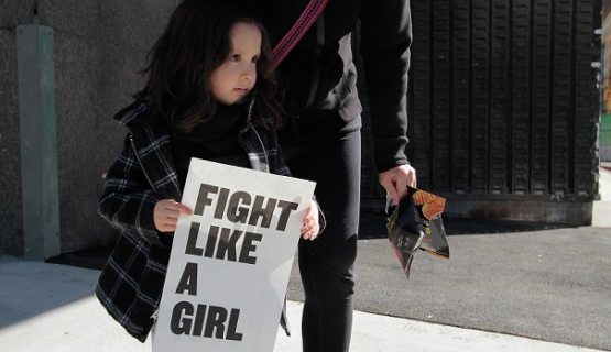 "Harcolj, mint egy lány" - anya és lánya