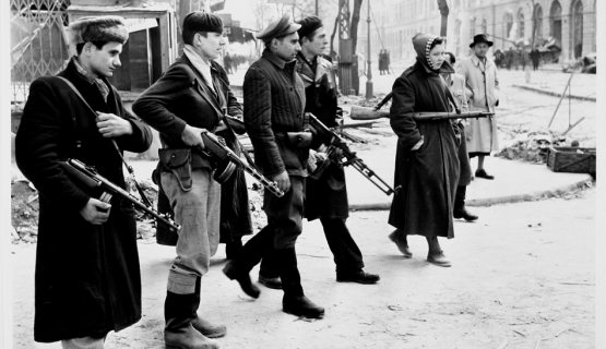 1956 november eleje, felkelők a budapesti József körút és Üllői út sarkán