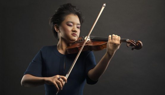 Miranda Liu playing the violin