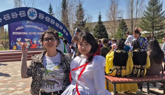 Sziráki Zsófia egy kazah kulturális fesztiválon