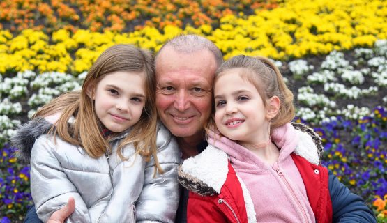 Győrfi Pál két lányával