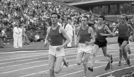 Sándor Iharos running at a race