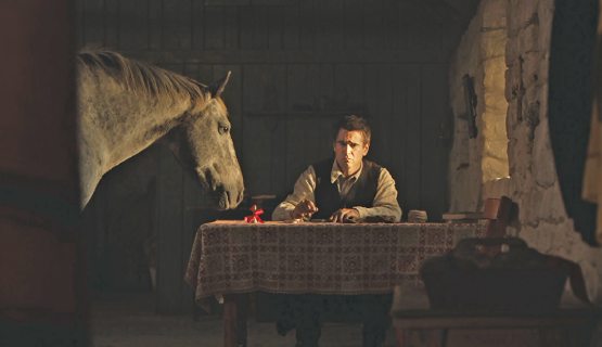 Colin Farrell A sziget szellemei film egy jelenetében