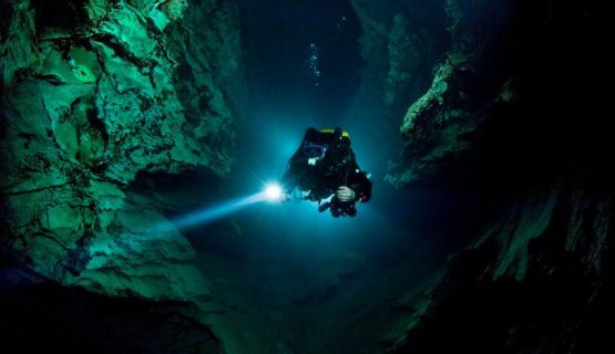 János Molnár Cave with a diver inside