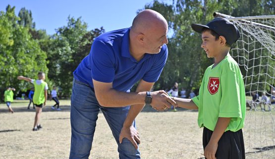 Király Gábor egy kisfiúval