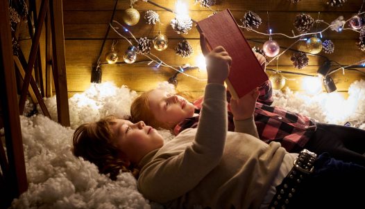 adventi kalendárium gyerekek kezében