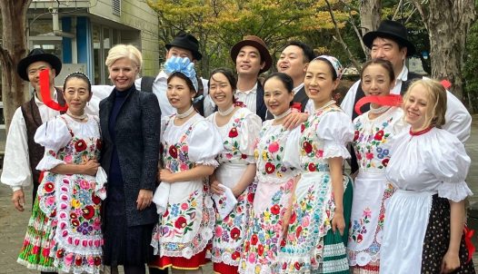 Merényi Krisztina Japán néptáncosokkal