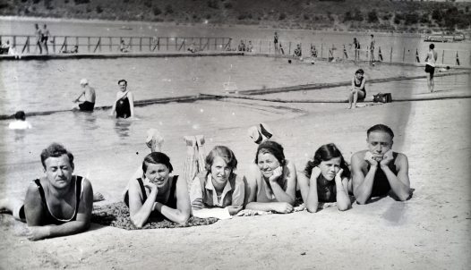 Kopaszi gát strandolókkal