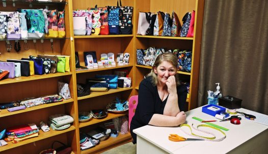 Lakatos Katalin Inspe táskák készítője üzletében