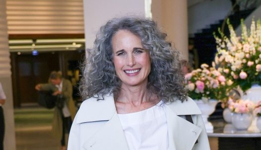 Andie MacDowell ősz hajjal