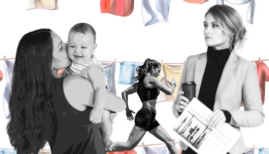 telefonálő nő és nő babával