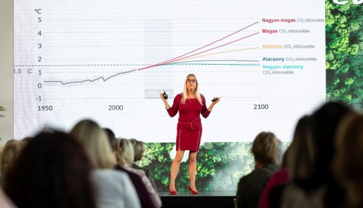 Ürge-Vorsatz Diana klímakutató a Föld bajnokai gálán tart előadást
