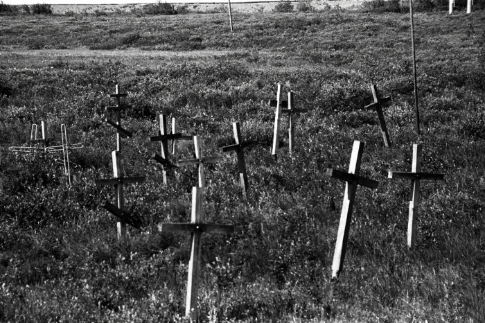A város környékén több nagy temető található, ide temették a környékbeli táborok áldozatait a ’40-es, ’50-es években. 