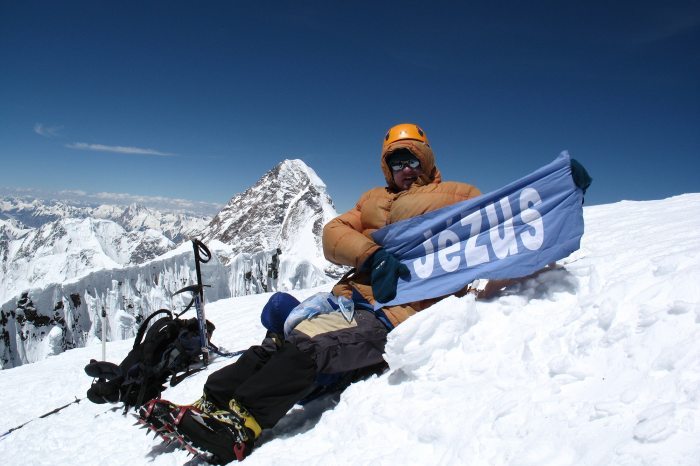 Zsolt Erőss on a mountaintop