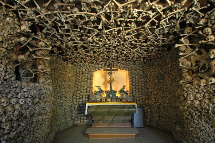 A koponyák kápolnája, Czermna - Kép: Wikipédia