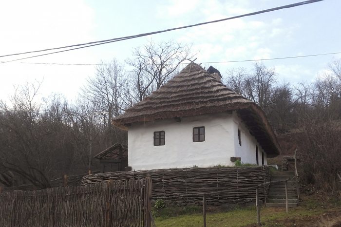 Komlóska falu