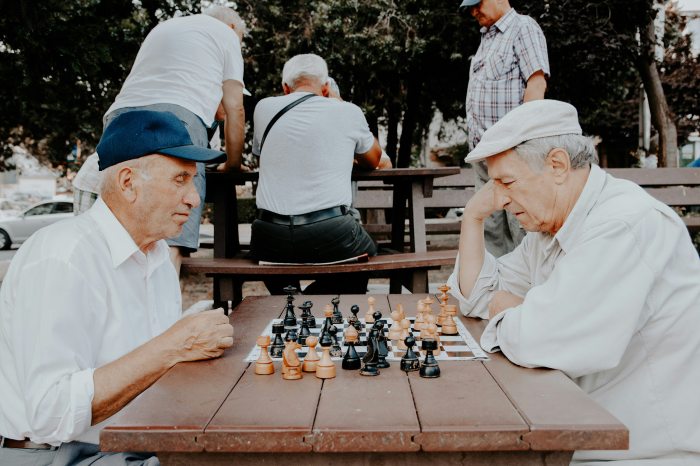 időskori függőségek - idős sakkozók