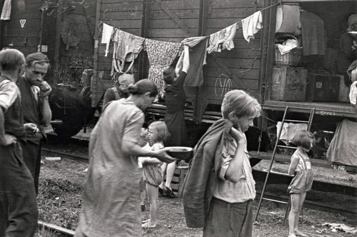 Hungarians deported from Upper Hungary at a railway station