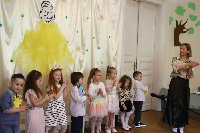 Ukrán Menekülteket Támogató Központ program