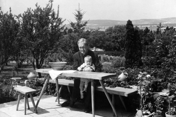 Németh László sajkodi nyaralójában, 1969, Fortepan / Németh László Társaság  