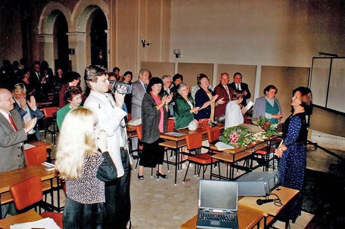 Bagdy Emőke 60. születésnapját ünneplik a Lipótmező kápolnájában, 2001-ben