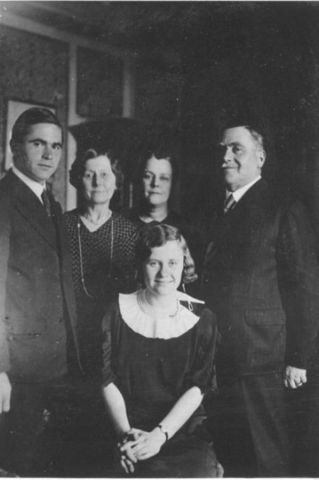 Géza Soos with his parents, sister Edit Soos, and aunt in 1934