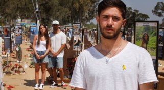 Omer Shem Tov először látogatja meg a Nova fesztivál emlékhelyét