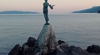 nyaralás fotók: Abbázia szobor