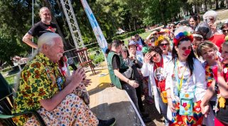 az igazi Patch Adams bohócdoktorok találkozóján