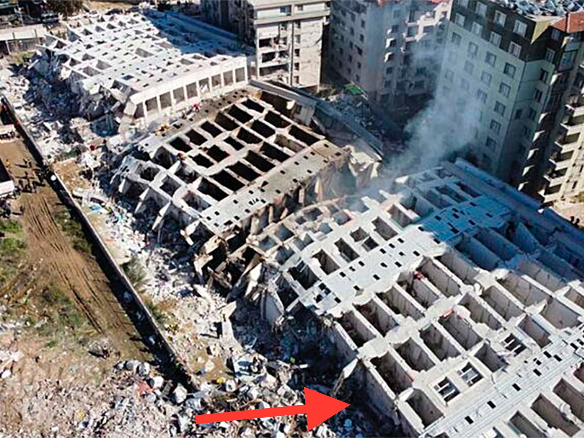 épületek a törökországi földrengés után