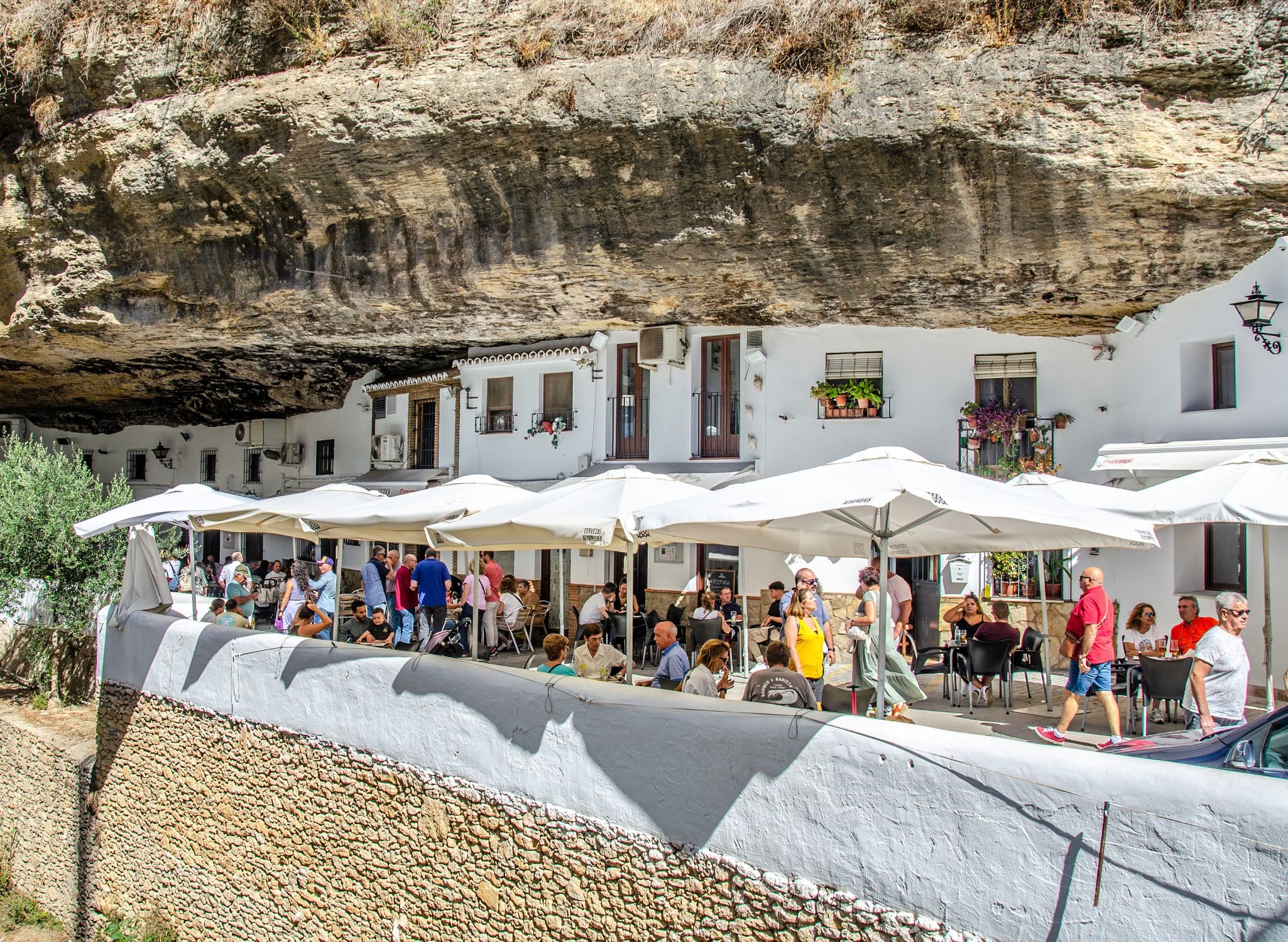 Andalúzia, Setenil de las Bodegas – a szikla alá épült falu