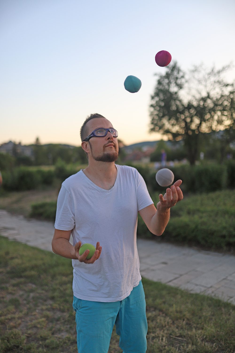 cirkusz zsonglőr mutatvány