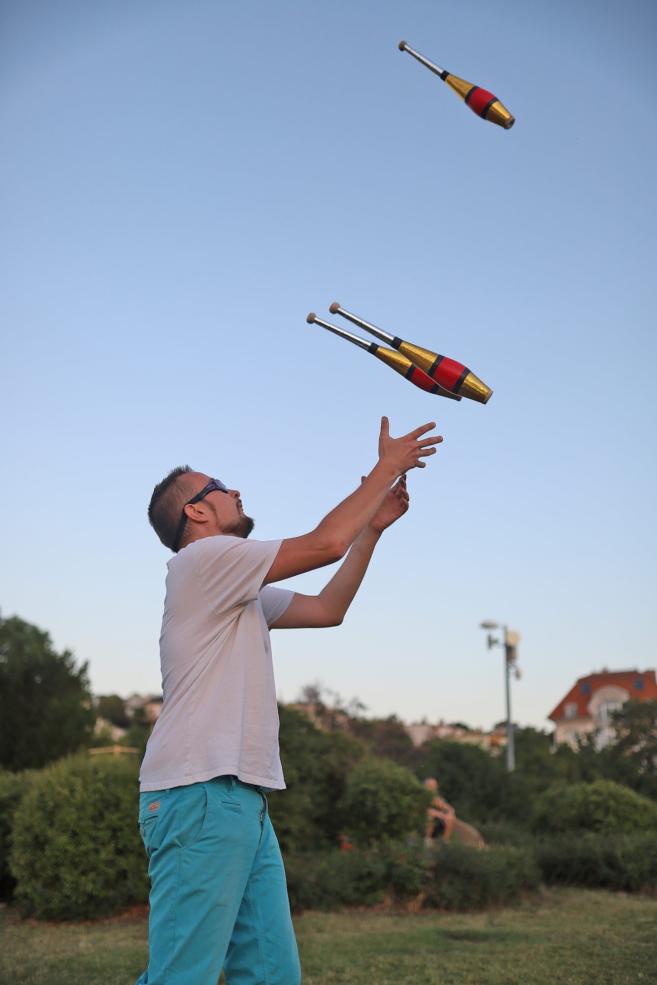 Bendegúz L. Pál juggling