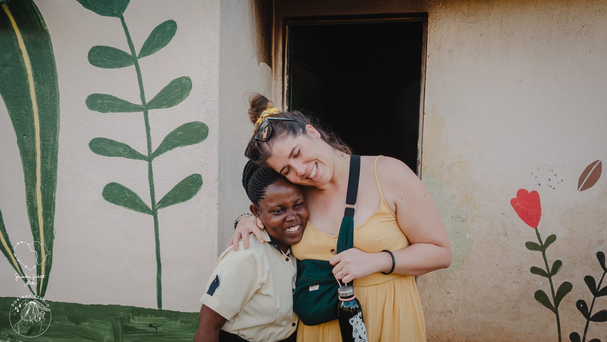 Zsófia with an Ugandan girl