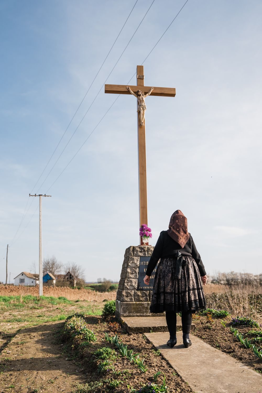 Swabian lady in front of a cross