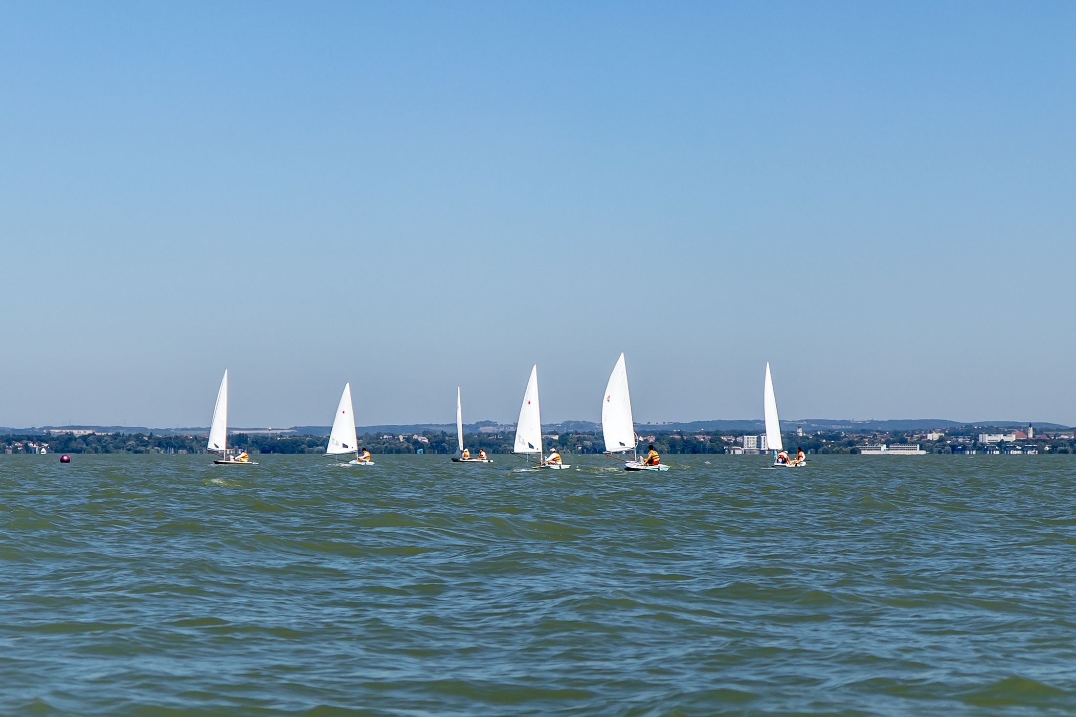 vitorlázás a Balatonon