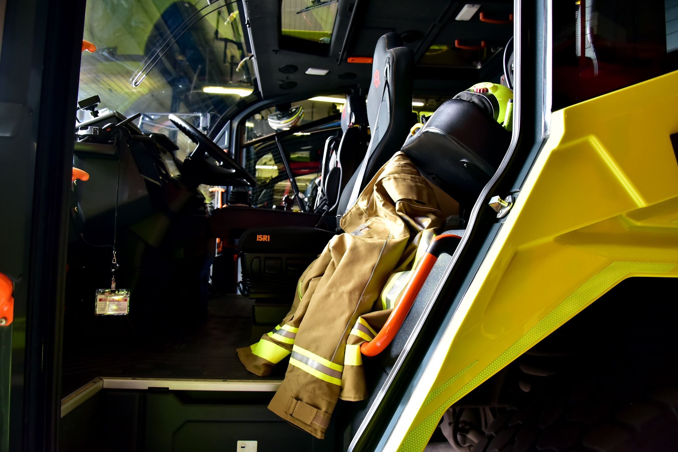 repülőtér területén tűzoltóság autója